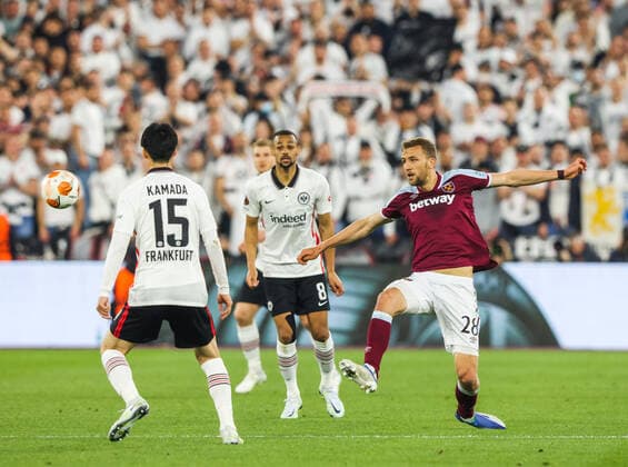 Mandatory Credit: Photo by Andrew Fosker Shutterstock (12914204ax) Tomas Soucek of West Ham United and Djibril Sow of Eintracht Frankfurt West Ham United v Eintracht Frankfurt, UEFA Europa League, Semi-Final, First Leg, Football, The London Stadium, London, UK - 28 Apr 2022 EDITORIAL USE ONLY No use with unauthorised audio, video, data, fixture lists, club league logos or live services. Online in-match use limited to 120 images, no video emulation. No use in betting, games or single club league player publications. West Ham United v Eintracht Frankfurt, UEFA Europa League, Semi-Final, First Leg, Football, The London Stadium, London, UK - 28 Apr 2022 EDITORIAL USE ONLY No use with unauthorised audio, video, data, fixture lists, club league logos or live services. Online in-match use limited to 120 images, no video emulation. No use in betting, games or single club league player publications. Copyright: xAndrewxFosker Shutterstockx 12914204ax