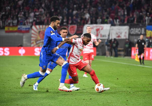 Football, men, 2021 2022 season, Europa League semifinals, first leg , RB Leipzig Glasgow Rangers, v l Connor Goldson Glasgow Rangers , Christopher Nkunku RB Leipzig , 28 04 2022, Copyright: xSebastianxRäppold MatthiasxKochx