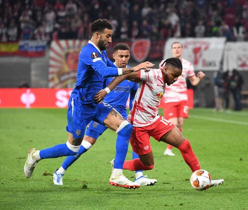 Football, men, 2021 2022 season, Europa League semifinals, first leg , RB Leipzig Glasgow Rangers, v l Connor Goldson Glasgow Rangers , Christopher Nkunku RB Leipzig , 28 04 2022, Copyright: xSebastianxRäppold MatthiasxKochx