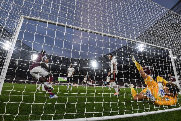 28 04 2022, xkvx, football UEFA Europa League, West Ham United Eintracht Frankfurt emspor, v l Declan Rice West Ham United , Michail Antonio West Ham United l Kevin Trapp Eintracht Frankfurt Goal scored, scores the goal to 1 1 DFL DFB REGULATIONS PROHIBIT ANY USE OF PHOTOGRAPHS AS IMAGE SEQUENCES AND OR QUASI VIDEO London