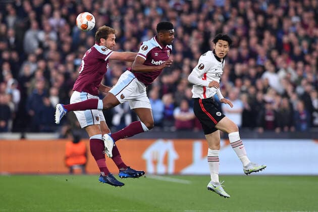 Soccer Europa League semi-final West Ham United Eintracht Frankfurt on 28 04 2022 at the Olympic Stadium London in London Craig Dawson West Ham , left Ben Johnson West Ham , center Daichi Kamada Frankfurt , right xHDx