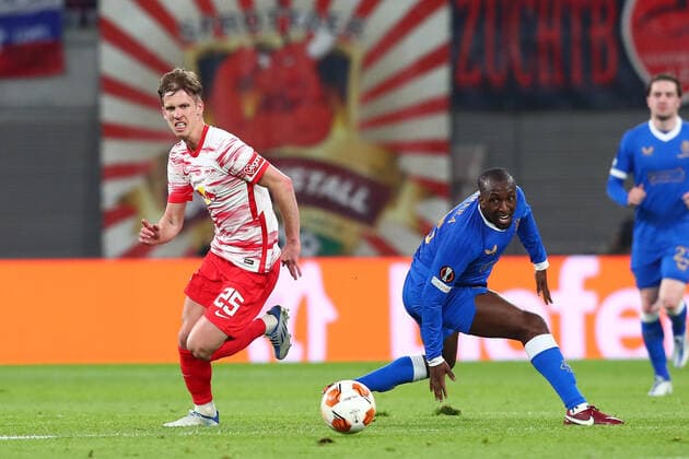 28 04 2022, xtgx, football UEFA European League, RB Leipzig Glasgow Rangers FC emspor, v l Dani Olmo Leipzig, 25 , Glen Kamara Glasgow Rangers, 18 duel, duel, fight, tackle DFL DFB REGULATES PROHIBIT ANY USE OF PHOTOGRAPHS as IMAGE SEQUENCES and or QUASI VIDEO Leipzig