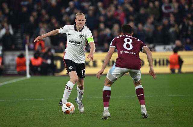 28 04 2022, xkvx, football UEFA Europa League, West Ham United Eintracht Frankfurt emspor, v l Sebastian Rode Eintracht Frankfurt Pablo Fornals West Ham United DFL DFB REGULATIONS PROHIBIT ANY USE OF PHOTOGRAPHS AS IMAGE SEQUENCES AND OR QUASI VIDEO London