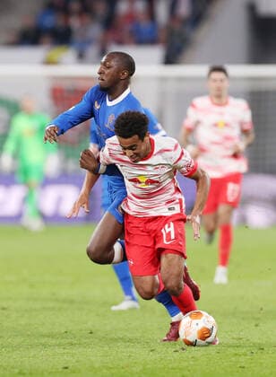 RB Leipzig Glasgow Rangers 28 04 2022 Leipzig, 28 04 2022, Red Bull Arena, Football, UEFA Europa League, Semi final first leg, RB Leipzig vs Rangers FC Glasgow , Pictured from front Christopher Nkunku 18, RB Leipzig , Glen Kamara 18, Rangers , UEFA regulations prohibit any use of photographs as image sequences and or quasi video
