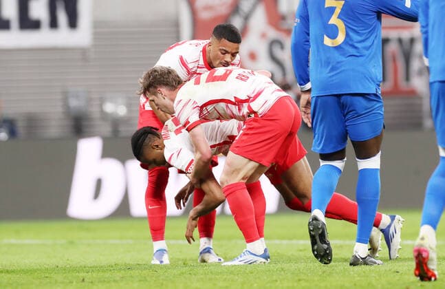 RB Leipzig Glasgow Rangers 28 04 2022 Leipzig, 28 04 2022, Red Bull Arena, Football, UEFA Europa League, Semi final first leg, RB Leipzig vs Rangers FC Glasgow , Pictured from left Benjamin Henrichs 39, RB Leipzig , Christopher Nkunku 18, RB Leipzig , Dani Olmo 25, RB Leipzig after Nkunkus chance , UEFA regulations prohibit any use of photographs as image sequences and or quasi video