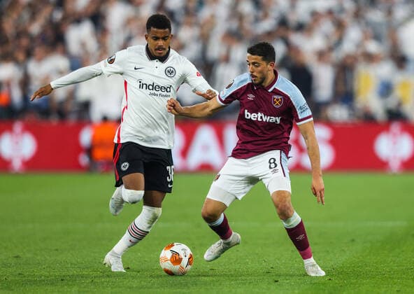 Mandatory Credit: Photo by Andrew Fosker Shutterstock (12914204bs) Ansgar Knauff of Eintracht Frankfurt and Pablo Fornals of West Ham United West Ham United v Eintracht Frankfurt, UEFA Europa League, Semi-Final, First Leg, Football, The London Stadium, London, UK - 28 Apr 2022 EDITORIAL USE ONLY No use with unauthorised audio, video, data, fixture lists, club league logos or live services. Online in-match use limited to 120 images, no video emulation. No use in betting, games or single club league player publications. West Ham United v Eintracht Frankfurt, UEFA Europa League, Semi-Final, First Leg, Football, The London Stadium, London, UK - 28 Apr 2022 EDITORIAL USE ONLY No use with unauthorised audio, video, data, fixture lists, club league logos or live services. Online in-match use limited to 120 images, no video emulation. No use in betting, games or single club league player publications.  Copyright: xAndrewxFosker Shutterstockx 12914204bs