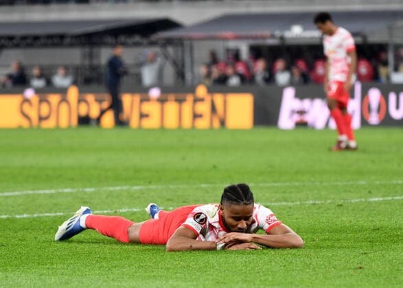 Football, men, 2021 2022 season, Europa League semifinals, first leg , RB Leipzig Glasgow Rangers, Christopher Nkunku RB Leipzig after missing chance, 28 04 2022, Copyright: xSebastianxRäppold MatthiasxKochx