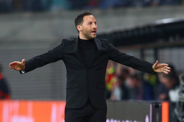 28 04 2022, xtgx, football UEFA European League, RB Leipzig Glasgow Rangers FC emspor, v l Domenico Tedesco Leipzig, coach gives instructions, gestures with arms, gesticulate, gives instructions DFL DFB REGULATES PROHIBIT ANY USE OF PHOTOGRAPHS AS IMAGE SEQUENCES AND OR QUASI VIDEO Leipzig