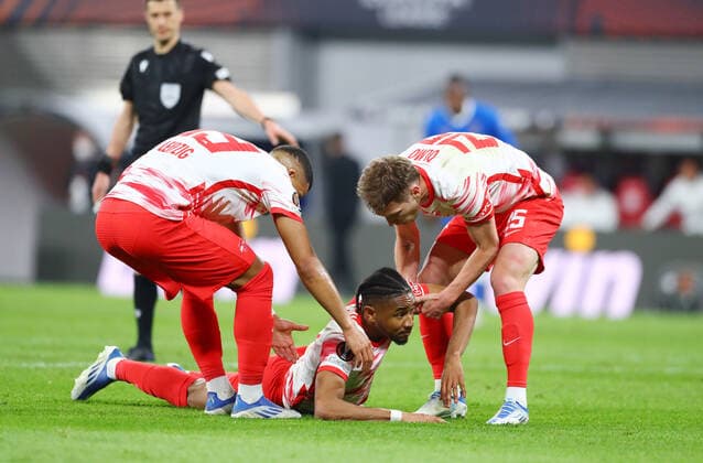 RB Leipzig Glasgow Rangers 28 04 2022 Leipzig, 28 04 2022, Red Bull Arena, Football, UEFA Europa League, Semi Final , RB Leipzig vs Glasgow Rangers FC , Consolation after missed goal chance In picture f l Benjamin Henrichs 39, RB Leipzig , Christopher Nkunku 18, RB Leipzig and Dani Olmo 25, RB Leipzig , UEFA regulations prohibit any use of photographs as image sequences and or quasi video , Picture Point