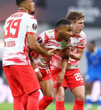 RB Leipzig Glasgow Rangers 28 04 2022 Leipzig, 28 04 2022, Red Bull Arena, Football, UEFA Europa League, Semi Final , RB Leipzig vs Glasgow Rangers FC , Consolation after missed goal chance In picture f l Benjamin Henrichs 39, RB Leipzig , Christopher Nkunku 18, RB Leipzig and Dani Olmo 25, RB Leipzig , UEFA regulations prohibit any use of photographs as image sequences and or quasi video , Picture Point