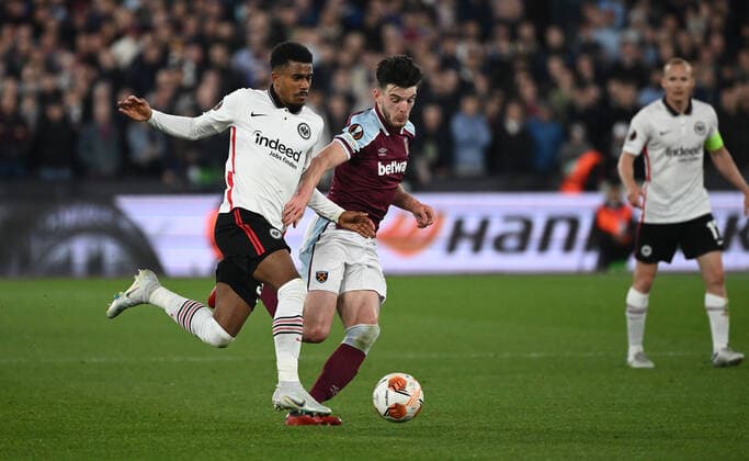 28 04 2022, xkvx, football UEFA Europa League, West Ham United Eintracht Frankfurt emspor, v l Ansgar Knauff Eintracht Frankfurt , Declan Rice West Ham United DFL DFB REGULATES PROHIBIT ANY USE OF PHOTOGRAPHS as IMAGE SEQUENCES and or QUASI VIDEO London