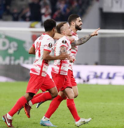 RB Leipzig Glasgow Rangers 28 04 2022 Leipzig, 28 04 2022, Red Bull Arena, Football, UEFA Europa League, Semi final first leg, RB Leipzig vs Rangers FC Glasgow , In picture Goal for RB Leipzig Angeli-o Angelino 3, RB Leipzig scores 1 0 and cheers with teammates Tyler Adams 14, RB Leipzig , Josko Gvardiol 32, RB Leipzig , UEFA regulations prohibit any use of photographs as image sequences and or quasi video