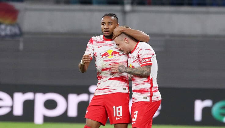 RB Leipzig Glasgow Rangers 28 04 2022 Leipzig, 28 04 2022, Red Bull Arena, Football, UEFA Europa League, Semi final first leg, RB Leipzig vs Rangers FC Glasgow , In picture Goal for RB Leipzig Angeli-o Angelino 3, RB Leipzig scores 1 0 and cheers with teammates Christopher Nkunku 18, RB Leipzig , UEFA regulations prohibit any use of photographs as image sequences and or quasi video