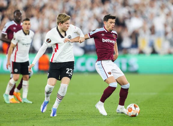 Mandatory Credit: Photo by Andrew Fosker Shutterstock (12914204cb) Jens Petter Hauge of Eintracht Frankfurt and Aaron Cresswell of West Ham United West Ham United v Eintracht Frankfurt, UEFA Europa League, Semi-Final, First Leg, Football, The London Stadium, London, UK - 28 Apr 2022 EDITORIAL USE ONLY No use with unauthorised audio, video, data, fixture lists, club league logos or live services. Online in-match use limited to 120 images, no video emulation. No use in betting, games or single club league player publications. West Ham United v Eintracht Frankfurt, UEFA Europa League, Semi-Final, First Leg, Football, The London Stadium, London, UK - 28 Apr 2022 EDITORIAL USE ONLY No use with unauthorised audio, video, data, fixture lists, club league logos or live services. Online in-match use limited to 120 images, no video emulation. No use in betting, games or single club league player publications.  Copyright: xAndrewxFosker Shutterstockx 12914204cb
