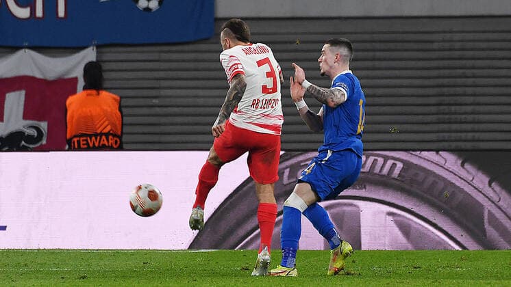 Soccer UEFA Europa League, semi-final, first leg season 2021 2022, RB Leipzig vs Glasgow Rangers 28 04 2022 Goal RB Leipzig by Angelino Linker defender RB Leipzig, back number 3, 3 at the match RB Leipzig vs Glasgow Rangers 28 04 2022 Angelino Linker defender RB Leipzig, back number 3, 3 li pulls against Ryan Kent left wing Glasgow Rangers, back number 14 tre and scores the goal to 1 0 Leipzig Saxony Germany Red Bull Arena