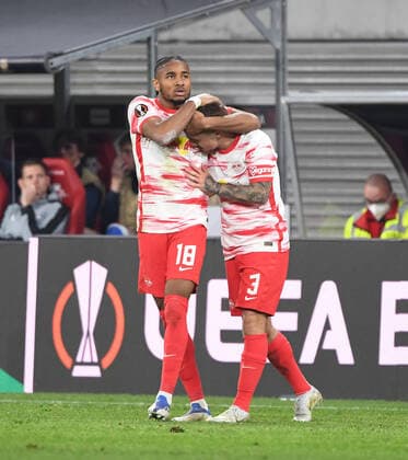 Football, men, 2021 2022 season, Europa League semifinals, first leg , RB Leipzig Glasgow Rangers, Leipzig cheer after goal to 1 0, f l Christopher Nkunku RB Leipzig , Angelino RB Leipzig , 28 04 2022, Copyright: xSebastianxRäppold MatthiasxKochx