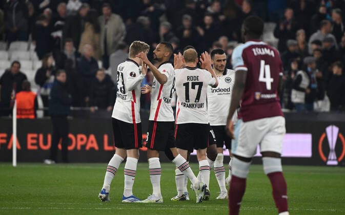 28 04 2022, xkvx, football UEFA Europa League, West Ham United Eintracht Frankfurt emspor, v l Jens Petter Hauge Eintracht Frankfurt , Djibril Sow Eintracht Frankfurt , Sebastian Rode Eintracht Frankfurt , Filip Kostic Eintracht Frankfurt cheer celebrating at the end of the match DFL DFB REGULATIONS PROHIBIT ANY USE OF PHOTOGRAPHS as IMAGE SEQUENCES and or QUASI VIDEO London