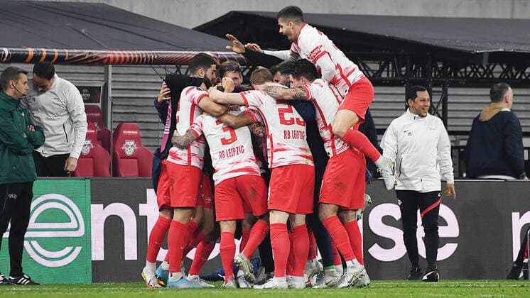 Soccer UEFA Europa League, semi-final, first leg season 2021 2022, RB Leipzig vs Glasgow Rangers 28 04 2022 Goal RB Leipzig by Angelino Left defender RB Leipzig, back number 3, 3 center, covered during the match RB Leipzig vs Glasgow Rangers 28 04 2022 Josko Gvardiol center back RB Leipzig, back number 32, 32 , Andre Silva central defender RB Leipzig, back number 33, 33 , Marcel Halstenberg left defender RB Leipzig, back number 23, 23 Andre Silva central defender RB Leipzig, back number 33, 33 , Konrad Laimer central midfield RB Leipzig, back number 27, 27 cheer Leipzig Saxony Germany Red Bull Arena