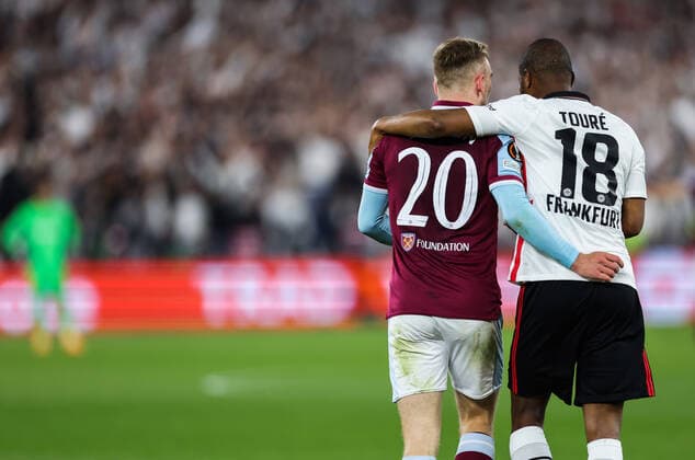 Mandatory Credit: Photo by Simon Dael Shutterstock (12914205dj) Jarrod Bowen of West Ham United and Almamy Toure of Eintracht Frankfurt West Ham United v Eintracht Frankfurt, UEFA Europa League, Semi-Final, First Leg, Football, The London Stadium, London, UK - 28 Apr 2022 EDITORIAL USE ONLY No use with unauthorised audio, video, data, fixture lists, club league logos or live services. Online in-match use limited to 120 images, no video emulation. No use in betting, games or single club league player publications. West Ham United v Eintracht Frankfurt, UEFA Europa League, Semi-Final, First Leg, Football, The London Stadium, London, UK - 28 Apr 2022 EDITORIAL USE ONLY No use with unauthorised audio, video, data, fixture lists, club league logos or live services. Online in-match use limited to 120 images, no video emulation. No use in betting, games or single club league player publications.  Copyright: xSimonxDael Shutterstockx 12914205dj