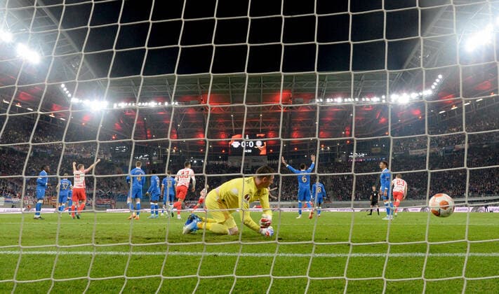 Football, men, 2021 2022 season, Europa League semifinals, first leg , RB Leipzig Glasgow Rangers, goalkeeper Allan McGregor Glasgow Rangers after conceding goal to 0 1, 28 04 2022, Copyright: xSebastianxRäppold MatthiasxKochx
