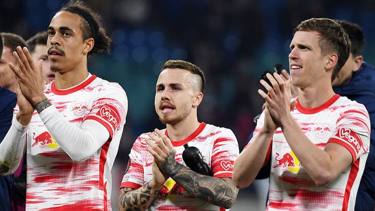 Soccer UEFA Europa League, semifinal, first leg season 2021 2022, RB Leipzig vs Glasgow Rangers 28 04 2022 Yussuf Poulsen Midfielder RB Leipzig, back number 9, 9 , Angelino Left defender RB Leipzig, back number 3, 3 , Dani Olmo Offensive midfield RB Leipzig, back number 25, 25 thank the fans Leipzig Saxony Germany Red Bull Arena after the match RB Leipzig vs Glasgow Rangers 28 04 2022