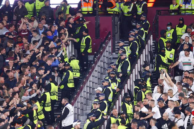 West Ham United v Eintracht Frankfurt UEFA Europa League The West Ham fans taunt the Eintracht Frankfurt fans during the UEFA Europa League Semi-Final First Leg match at the London Stadium, Stratford Content Not Available For UK Newspapers Copyright: xPaulxChestertonx FIL-16854-0167 UK Newspapers OUT