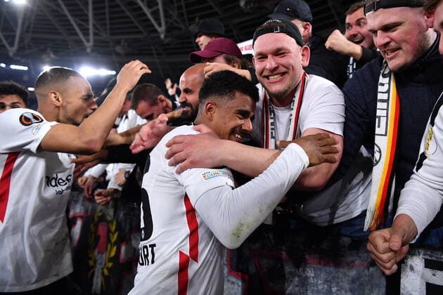 Soccer Europa League semifinal West Ham United Eintracht Frankfurt on 28 04 2022 at the Olympic Stadium London in London Djibril Sow Frankfurt celebrates victory with fans claps with fans xHDx