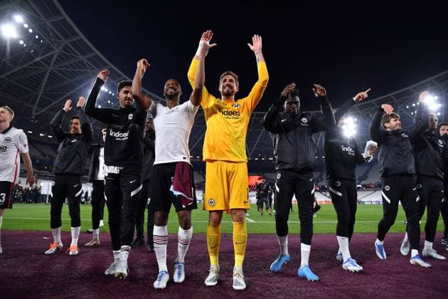 Soccer Europa League semi-final West Ham United Eintracht Frankfurt on 28 04 2022 at the Olympic Stadium London in London Frankfurt players celebrate victory with fans Makoto Hasebe Frankfurt , Almamy Toure Frankfurt , Kevin Trapp Frankfurt , Danny da Costa Frankfurt , Christopher Lenz Frankfurt , Goncalo Paciencia Frankfurt xHDx