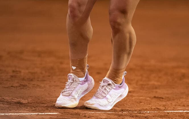 April 28, 2022, MADRID, MADRID, SPAIN: Simona Halep of Romania in action during the first round of the 2022 Mutua Madrid Open WTA, Tennis Damen 1000 tennis tournament against Shuai Zhang of China MADRID SPAIN - ZUMAa181 20220428_zaa_a181_165 Copyright: xRobxPrangex