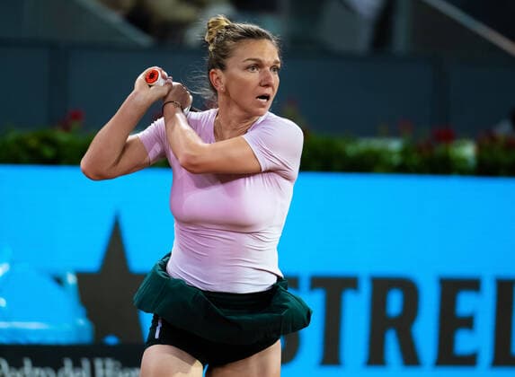 April 28, 2022, MADRID, MADRID, SPAIN: Simona Halep of Romania in action during the first round of the 2022 Mutua Madrid Open WTA, Tennis Damen 1000 tennis tournament against Shuai Zhang of China MADRID SPAIN - ZUMAa181 20220428_zaa_a181_166 Copyright: xRobxPrangex