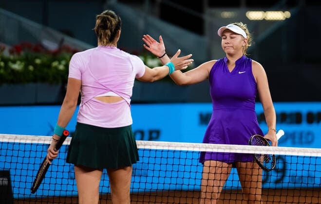 April 28, 2022, MADRID, MADRID, SPAIN: Amanda Anisimova of the United States & Aryna Sabalenka of Belarus in action during the first round of the 2022 Mutua Madrid Open WTA, Tennis Damen 1000 tennis tournament MADRID SPAIN - ZUMAa181 20220428_zaa_a181_213 Copyright: xRobxPrangex
