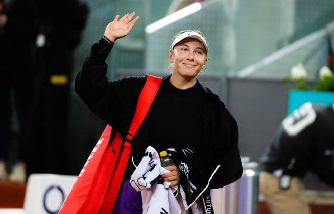April 28, 2022, MADRID, MADRID, SPAIN: Amanda Anisimova of the United States in action during the first round of the 2022 Mutua Madrid Open WTA, Tennis Damen 1000 tennis tournament against Aryna Sabalenka of Belarus MADRID SPAIN - ZUMAa181 20220428_zaa_a181_214 Copyright: xRobxPrangex