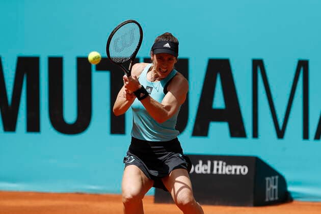 Andrea Petkovic (GER), APRIL 29, 2022 - Tennis : Andrea Petkovic of Germany during singles 1st round match against Leylah Fernandez of Canada on the WTA, Tennis Damen 1000 tournaments Mutua Madrid Open tennis tournament at the Caja Magica in Madrid, Spain. Noxthirdxpartyxsales  (0157479138st)