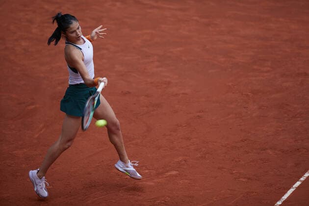 (220430) -- MADRID, April 30, 2022 -- Emma Raducanu of Great Britain returns the ball during the women s singles 1st round match against Tereza Martincova of the Czech Republic at Madrid Open in Madrid, Spain, April 29, 2022. ) (SP)SPAIN-MADRID-TENNIS-MUTUA MADRID OPEN MengxDingbo 