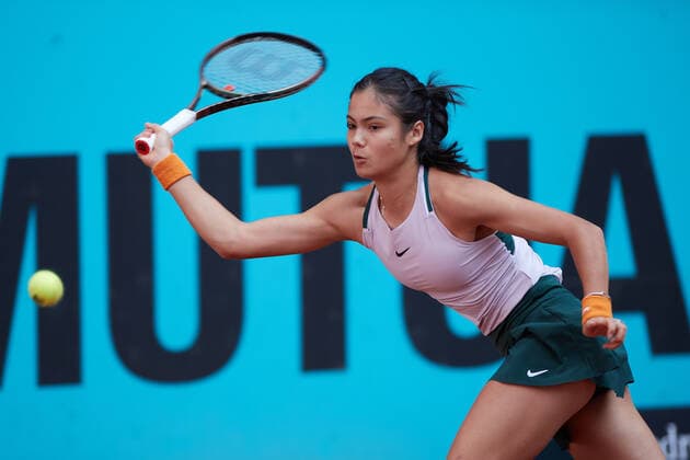 (220430) -- MADRID, April 30, 2022 -- Emma Raducanu of Great Britain returns the ball during the women s singles 1st round match against Tereza Martincova of the Czech Republic at Madrid Open in Madrid, Spain, April 29, 2022. ) (SP)SPAIN-MADRID-TENNIS-MUTUA MADRID OPEN MengxDingbo 