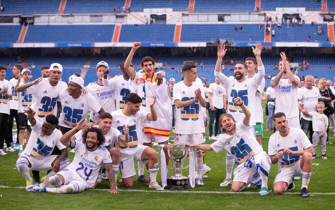 Bilder des Jahres 2022, Sport 04 April Sport Themen der Woche KW17 Sport Bilder des Tages 2021-2022 La Liga Santander Real Madrid vs RCD Espanyol Apr 30th 30 th april 2022; Stadium Santiago Bernabeu, Madrid, Spain; Men s La Liga Santander, Real Madrid CF vs. RCD Espanyol *** 2021 2022 La Liga Santander Real Madrid vs RCD Espanyol Apr 30th 30 th april 2022 Stadium Santiago Bernabeu, Madrid, Spain Men s La Liga Santander, Real Madrid CF vs RCD Espanyol Copyright: xJorgexRopero xActionxPlusx