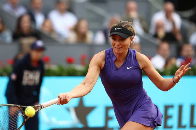 April 30, 2022, MADRID, MADRID, SPAIN: Paula Badosa of Spain in action against Simona Halep of Romania during the Mutua Madrid Open 2022 celebrated at La Caja Magica on April 30, 2022, in Madrid, Spain. MADRID SPAIN - ZUMAa181 20220430_zaa_a181_268 Copyright: xOscarxJ.xBarrosox