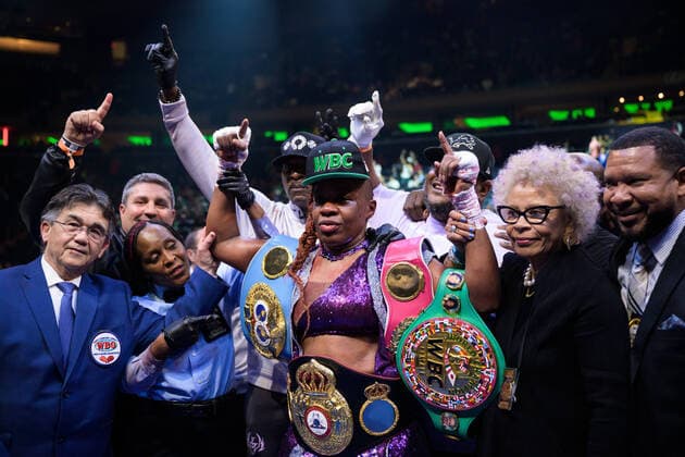 Sport Themen der Woche KW17 Sport Bilder des Tages 220430 Franchon Crews-Dezurn of USA after fighting against Elin Cederroos of Sweden for the WBA, WBC, WBO and IBF women?s super middleweight titles during the boxing gala Taylor vs Serrano on April 30, 2022 in New York. Photo: Joel Marklund BILDBYRAN kod JM JM0303 bbeng boxning boxing boksing taylor vs serrano supermellanvikt WBA WBC WBO IBF womens super middleweight dam jubel *** 220430 Franchon Crews Dezurn of USA after fighting against Elin Cederroos of Sweden for the WBA, WBC, WBO and IBF women?s super middleweight titles during the boxing gala Taylor vs Serrano on April 30, 2022 in New York Photo Joel Marklund BILDBYRAN kod JM JM0303 bbeng boxning boxing boksing taylor vs serrano supermellanvikt WBA WBC WBO IBF womens super middleweight dam jubel,  Copyright: JOELxMARKLUND BB220430JM002