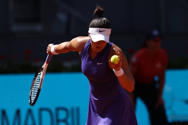 May 1, 2022, MADRID, MADRID, SPAIN: Bianca Andreescu of Canada in action against Danielle Collins of United States during the Mutua Madrid Open 2022 celebrated at La Caja Magica on May 01, 2022, in Madrid, Spain. MADRID SPAIN - ZUMAa181 20220501_zaa_a181_009 Copyright: xOscarxJ.xBarrosox