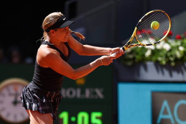 May 1, 2022, MADRID, MADRID, SPAIN: Danielle Collins of United States in action against Bianca Andreescu of Canada during the Mutua Madrid Open 2022 celebrated at La Caja Magica on May 01, 2022, in Madrid, Spain. MADRID SPAIN - ZUMAa181 20220501_zaa_a181_013 Copyright: xOscarxJ.xBarrosox