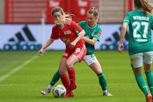 f li Lena Bucher 1 FC Union Berlin, 16 and Michelle Weiß SV Werder Bremen, 8 in duel, duel, dynamics, action, game scene, 01 05 2022, Berlin Germany , football, test match, 1 FC Union Berlin SV Werder Bremen xobx
