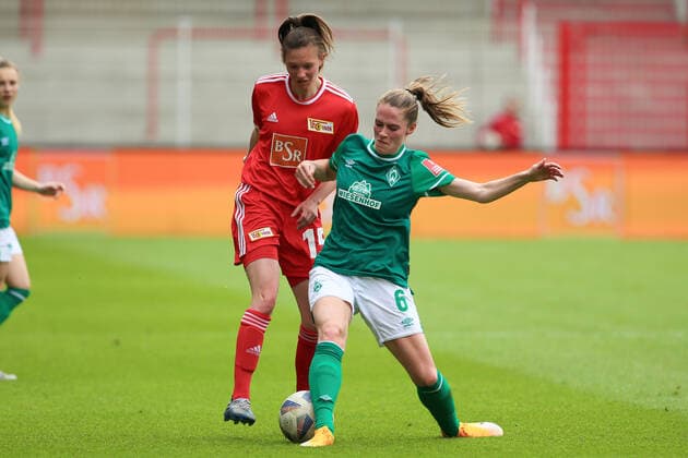 f li Louisa Kähler 1 FC Union Berlin, 15 and Reena Wichmann SV Werder Bremen, 6 in duel, duel, dynamics, action, action, game scene, 01 05 2022, Berlin Germany , football, test match, 1 FC Union Berlin SV Werder Bremen xobx