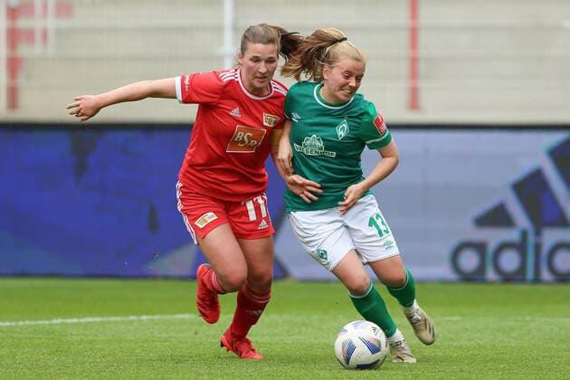 f li Katja Orschmann 1 FC Union Berlin, 11 and Ricarda Walkling SV Werder Bremen, 13 in duel, duel, dynamics, action, action, match scene, 01 05 2022, Berlin Germany , football, test match, 1 FC Union Berlin SV Werder Bremen xobx