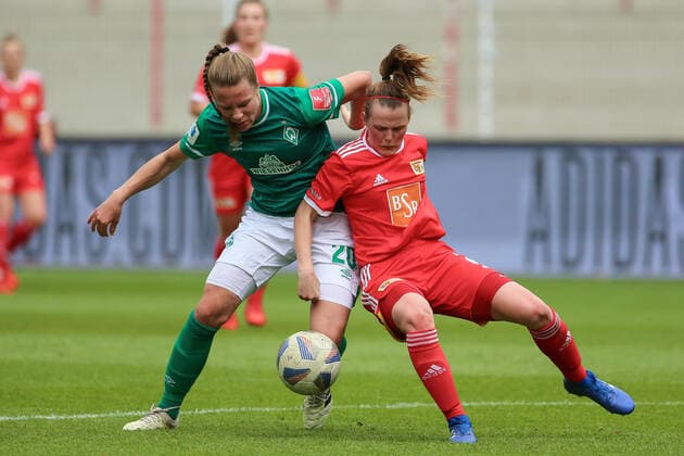 f li Christin Meyer SV Werder Bremen, 20 and Yara Lynn Scheffler 1 FC Union Berlin, 2 in duel, duel, dynamics, action, action, game scene, 01 05 2022, Berlin Germany , football, test match, 1 FC Union Berlin SV Werder Bremen xobx