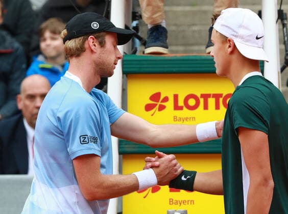 Botic van de Zandschulp, has to retire from the match due to injury Here handshake with Rune after his match retirement Holger Rune DEN and Botic van de Zandschulp NED ATP Singles Final, final, single, Tennis BMW Open by American Express 2022 01 05 2022 PHOTO Mladen Lackovic LakoPress
