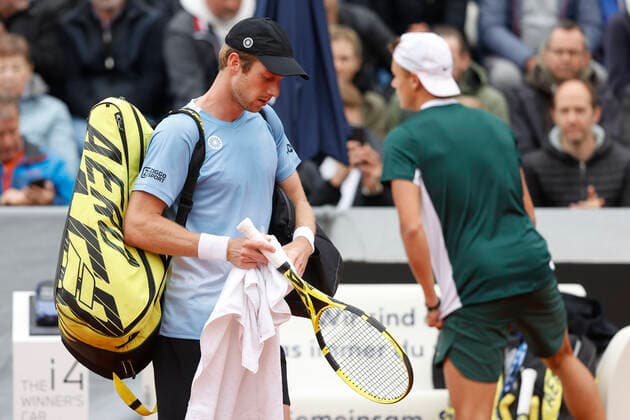 Botic van de Zandschulp leaves the court after retiring due to injury, Mens Singles, Final, Final Tennis BMW Open 2022 ATP MTTC Iphitos Munich Germany 1 May 2022 Copyright: xJuergenxHasenkopfx