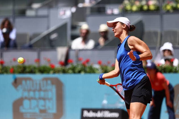 May 1, 2022, MADRID, MADRID, SPAIN: Anhelina Kalinina of Ukraine in action against Garbine Muguruza of Spain during the Mutua Madrid Open 2022 celebrated at La Caja Magica on May 01, 2022, in Madrid, Spain. MADRID SPAIN - ZUMAa181 20220501_zaa_a181_058 Copyright: xOscarxJ.xBarrosox