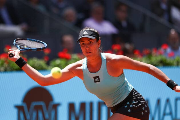May 1, 2022, MADRID, MADRID, SPAIN: Garbine Muguruza of Spain in action against Anhelina Kalinina of Ukraine during the Mutua Madrid Open 2022 celebrated at La Caja Magica on May 01, 2022, in Madrid, Spain. MADRID SPAIN - ZUMAa181 20220501_zaa_a181_060 Copyright: xOscarxJ.xBarrosox