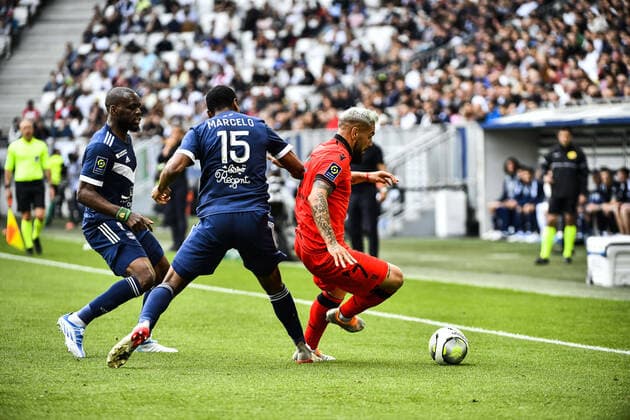 Andy Delort (ogc) vs Macelo (gir) FOOTBALL : Bordeaux vs Nice - 35eme Journee de L1 Ubereats - Bordeaux - 01 05 2022 ThierryBreton Panoramic 