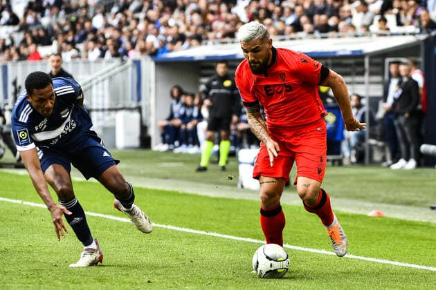 Andy Delort (ogc) vs Macelo (gir) FOOTBALL : Bordeaux vs Nice - 35eme Journee de L1 Ubereats - Bordeaux - 01 05 2022 ThierryBreton Panoramic 